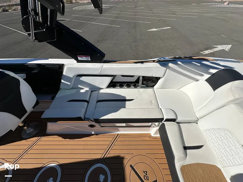 Slide: The Image of Mastercraft X24 2024 - 16171017