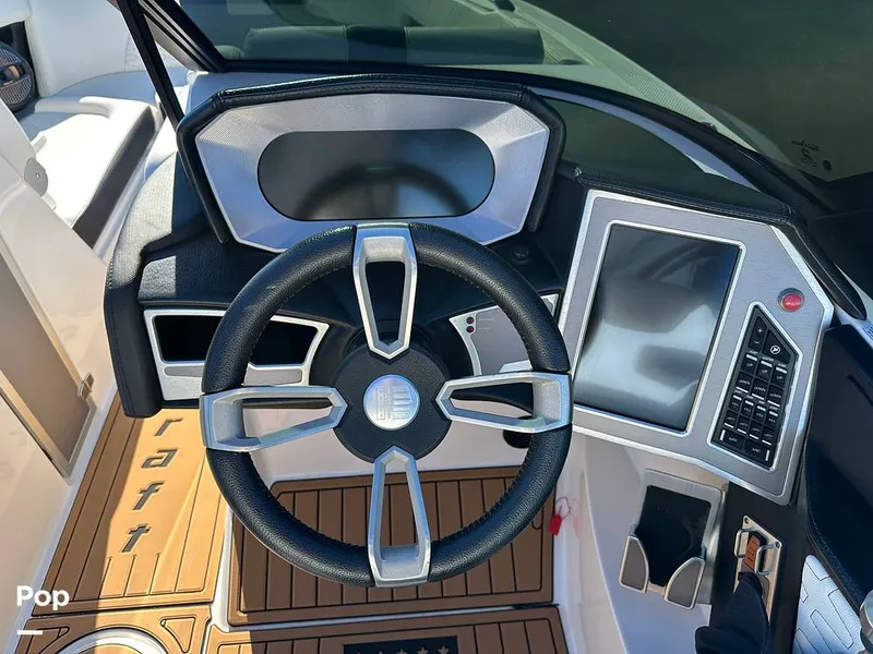 Slide: The Image of Mastercraft X24 2024 - 16171025