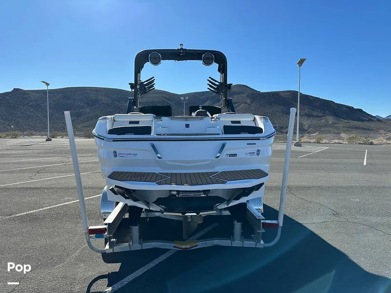 Slide: The Image of Mastercraft X24 2024 - 16171004