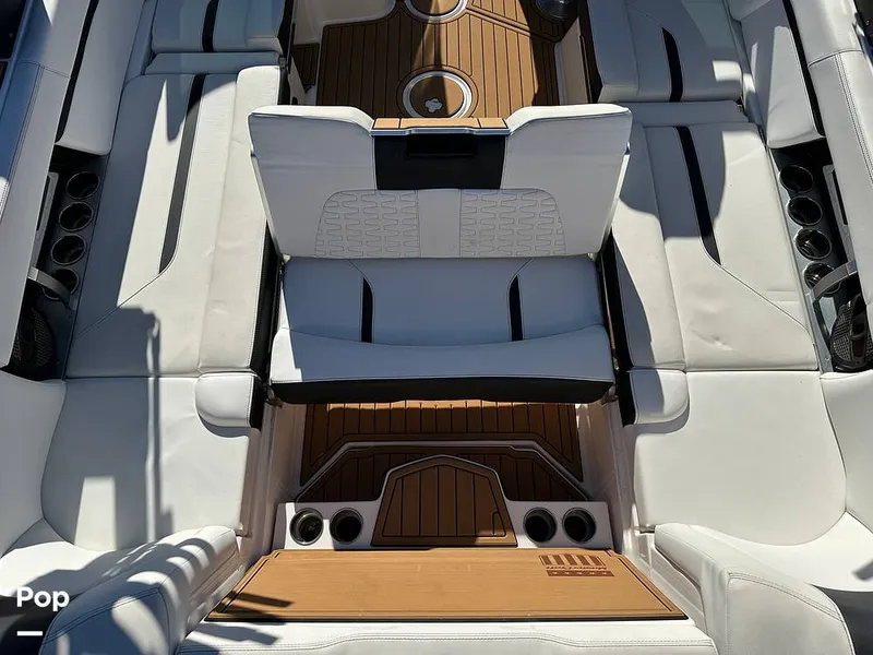 Slide: The Image of Mastercraft X24 2024 - 16171052