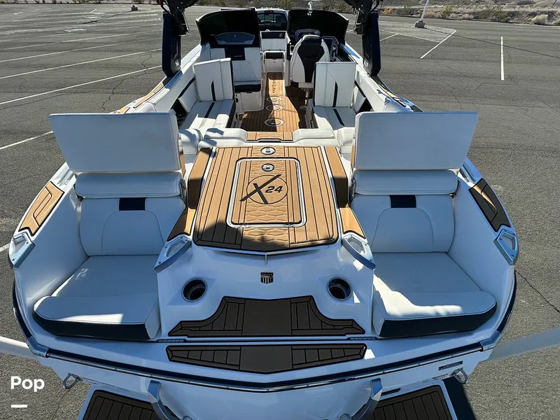 Slide: The Image of Mastercraft X24 2024 - 16171054