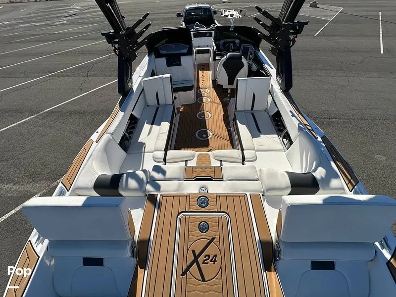 Slide: The Image of Mastercraft X24 2024 - 16171055