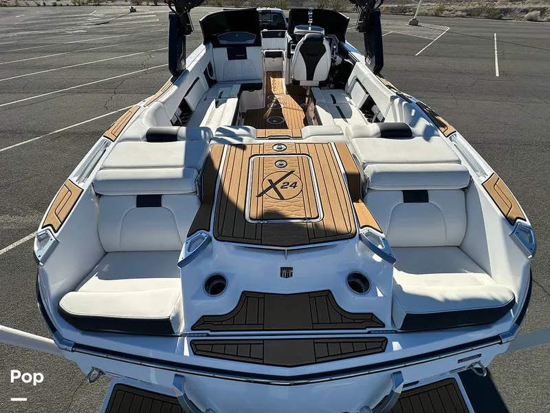 Slide: The Image of Mastercraft X24 2024 - 16171008