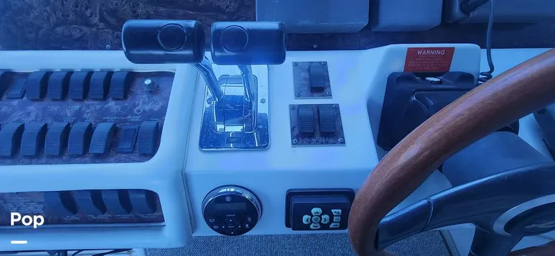 Slide: The Image of Sea Ray 400 Express Cruiser 1997 - 16268796