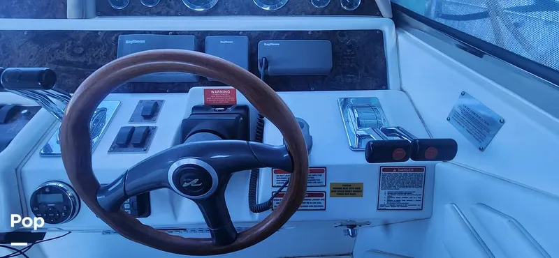 Slide: The Image of Sea Ray 400 Express Cruiser 1997 - 16268798