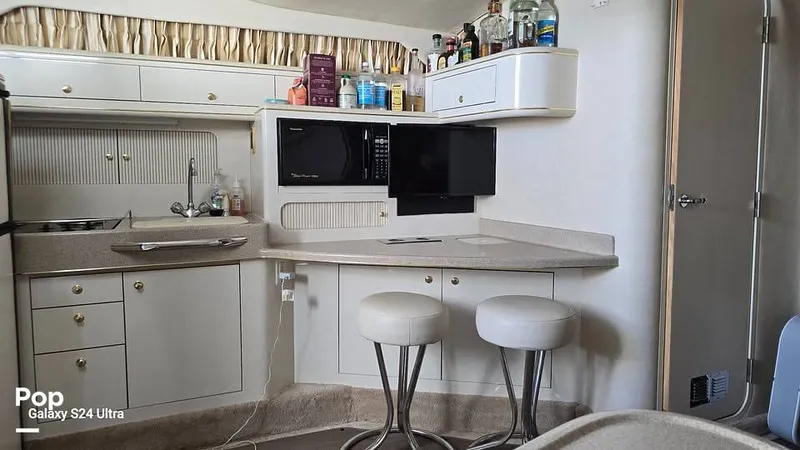 Slide: The Image of Sea Ray 400 Express Cruiser 1997 - 16231185