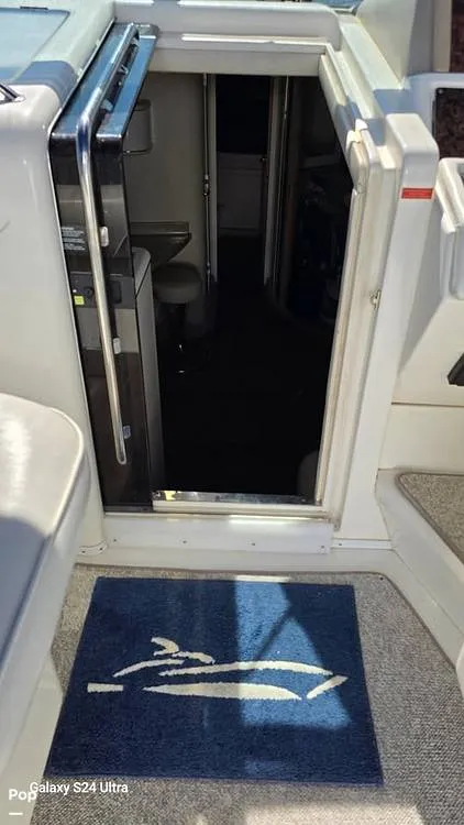 Slide: The Image of Sea Ray 400 Express Cruiser 1997 - 16231186