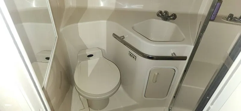 Slide: The Image of Sea Ray 400 Express Cruiser 1997 - 16268816