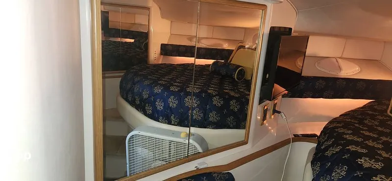 Slide: The Image of Sea Ray 400 Express Cruiser 1997 - 16268822