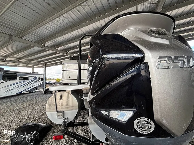 Slide: The Image of Veranda VR25RC 2023 - 16146735