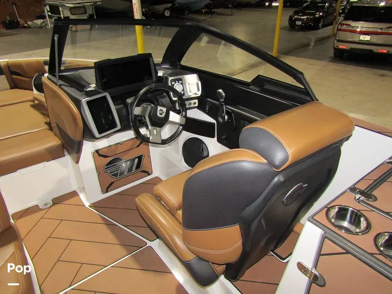 Slide: The Image of Malibu Wakesetter 25 LSV 2022 - 15969583