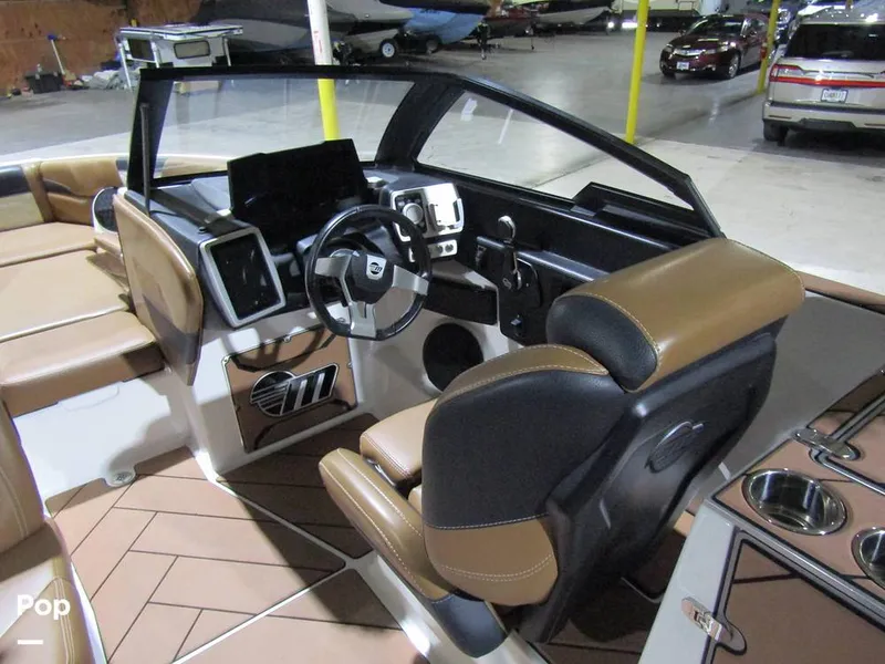 Slide: The Image of Malibu Wakesetter 25 LSV 2022 - 15969584