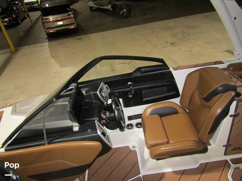 Slide: The Image of Malibu Wakesetter 25 LSV 2022 - 15969585