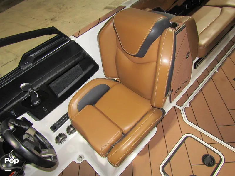 Slide: The Image of Malibu Wakesetter 25 LSV 2022 - 15969587