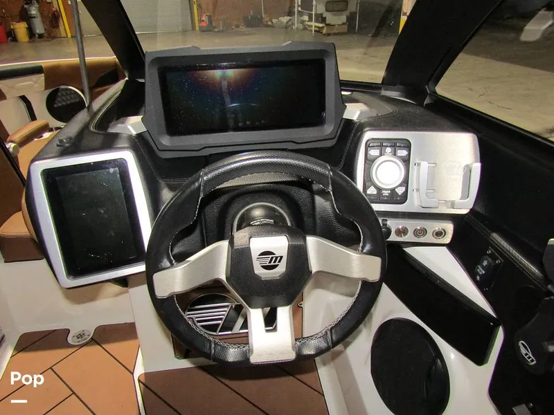 Slide: The Image of Malibu Wakesetter 25 LSV 2022 - 15969590