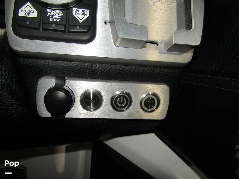 Slide: The Image of Malibu Wakesetter 25 LSV 2022 - 15969596