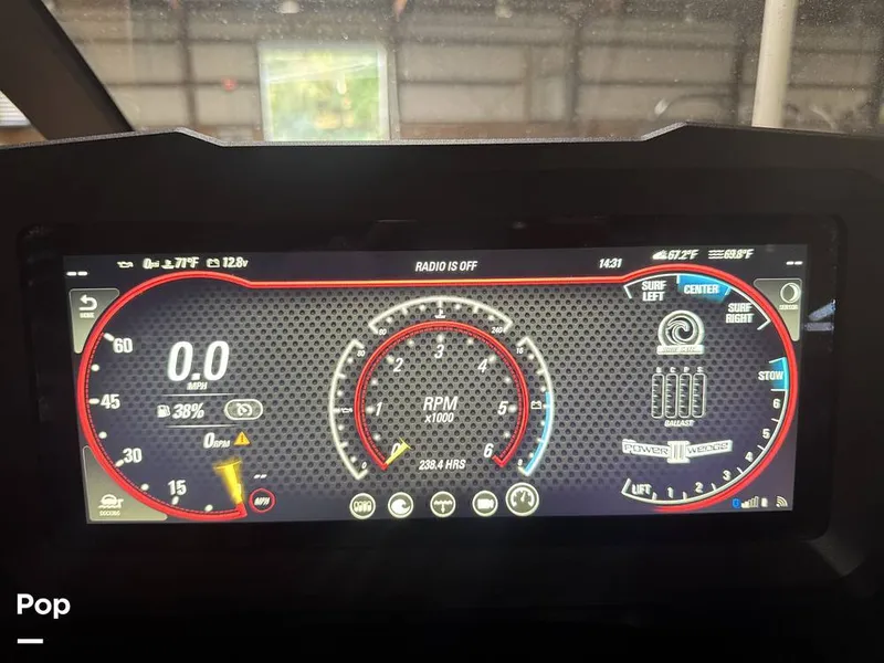 Slide: The Image of Malibu Wakesetter 25 LSV 2022 - 15969651