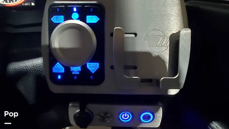 Slide: The Image of Malibu Wakesetter 25 LSV 2022 - 15969374