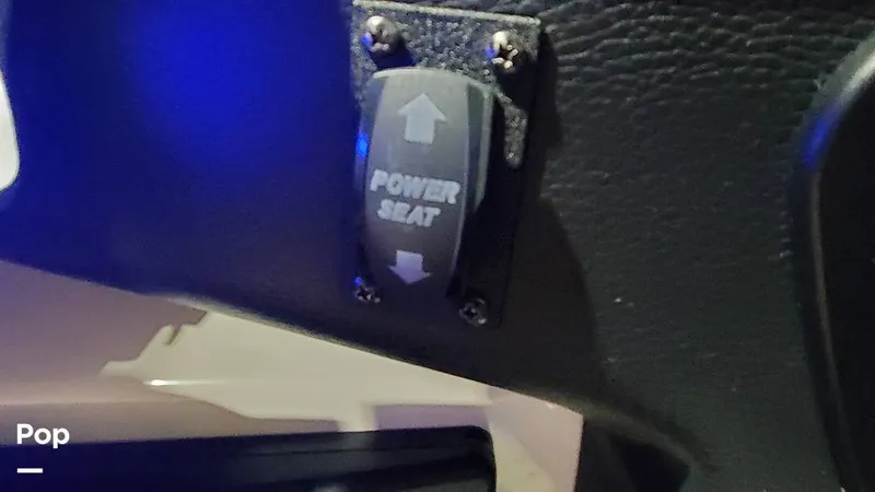 Slide: The Image of Malibu Wakesetter 25 LSV 2022 - 15969373