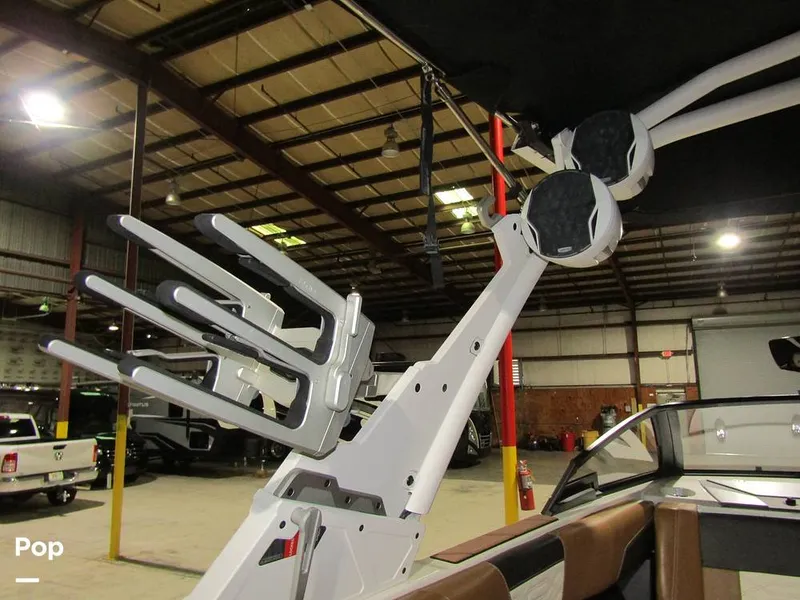 Slide: The Image of Malibu Wakesetter 25 LSV 2022 - 15969607