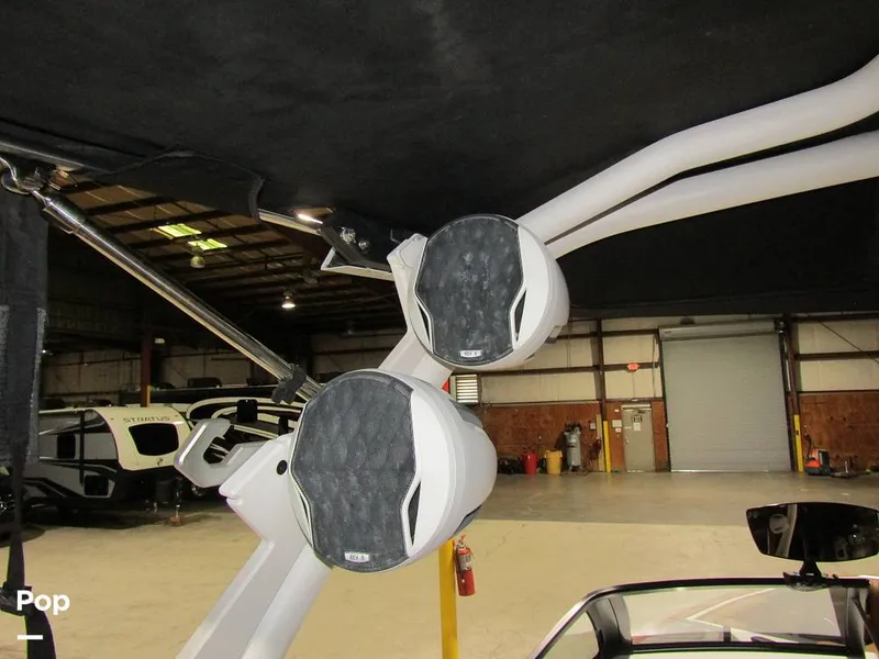 Slide: The Image of Malibu Wakesetter 25 LSV 2022 - 15969608