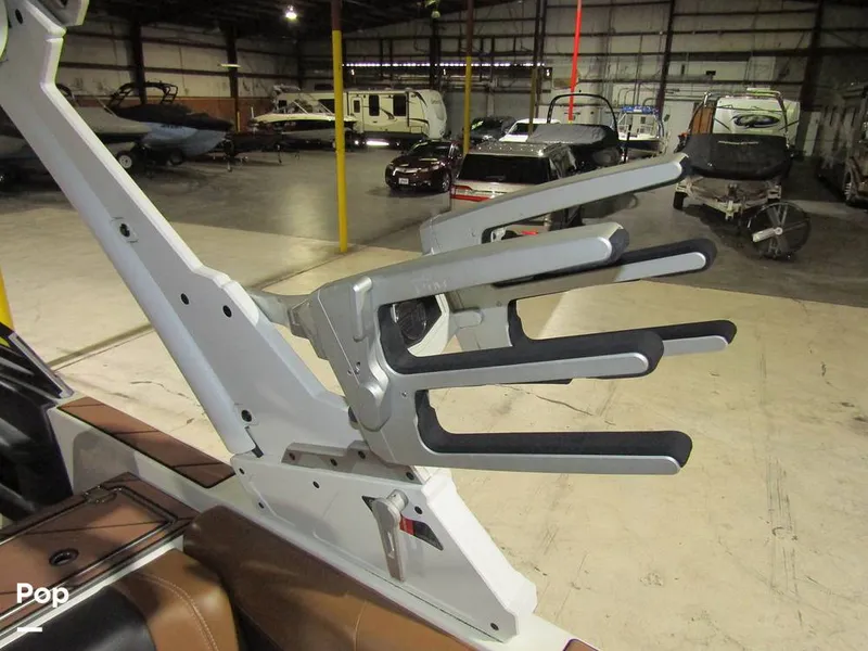 Slide: The Image of Malibu Wakesetter 25 LSV 2022 - 15969609