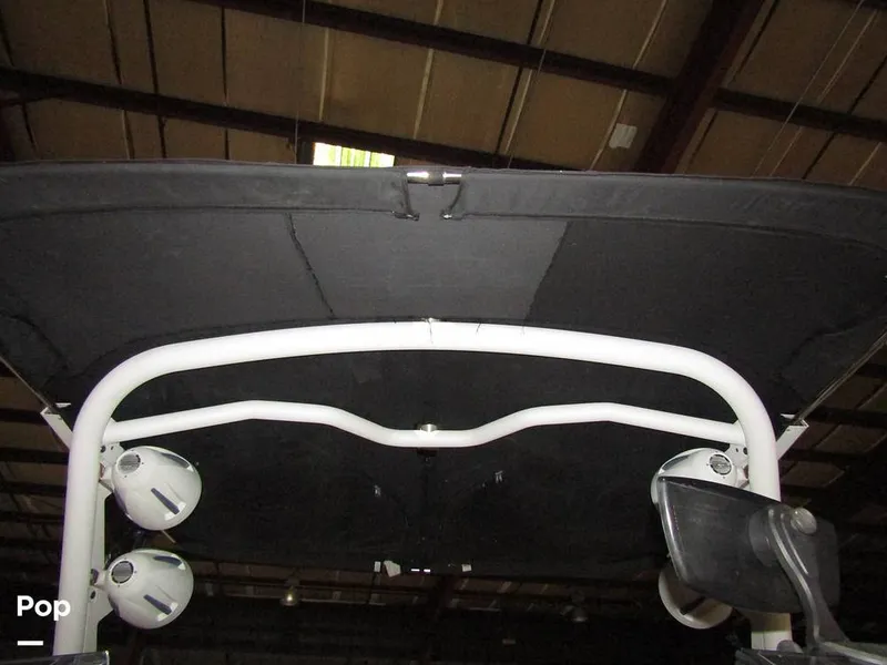 Slide: The Image of Malibu Wakesetter 25 LSV 2022 - 15969612