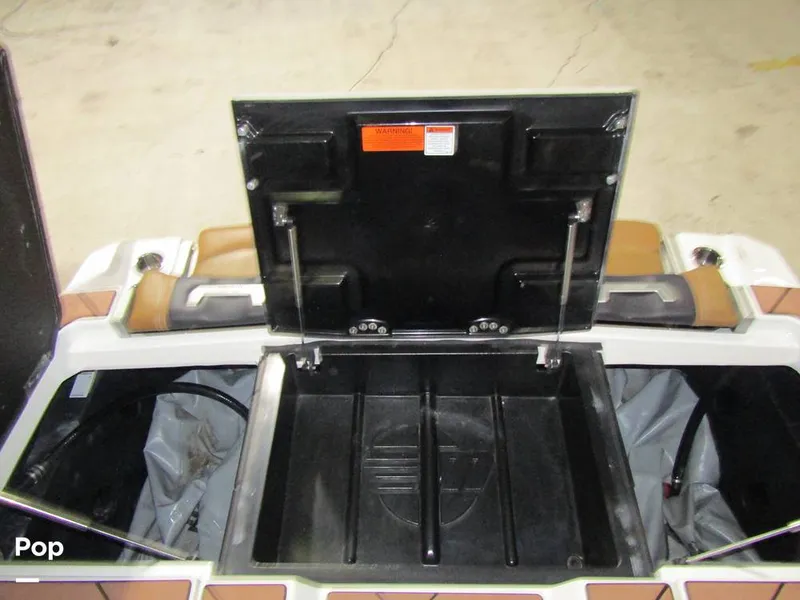 Slide: The Image of Malibu Wakesetter 25 LSV 2022 - 15969618