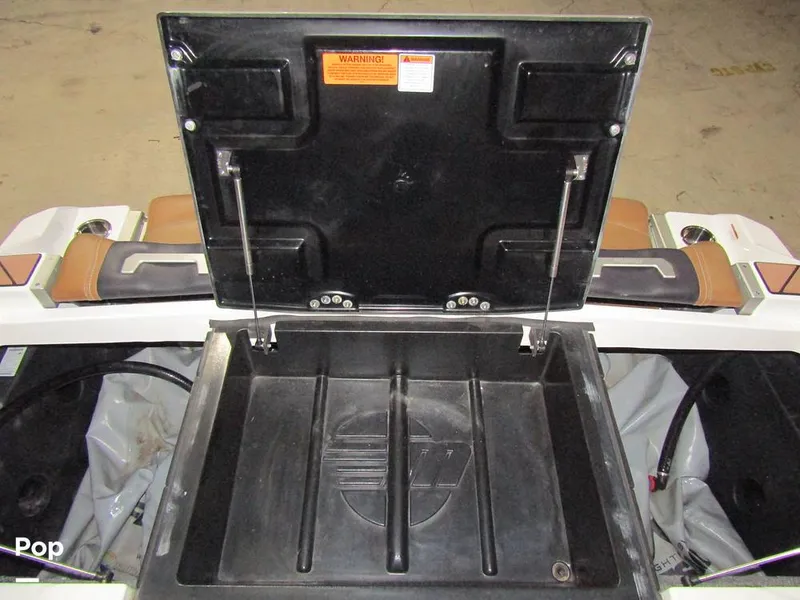 Slide: The Image of Malibu Wakesetter 25 LSV 2022 - 15969619