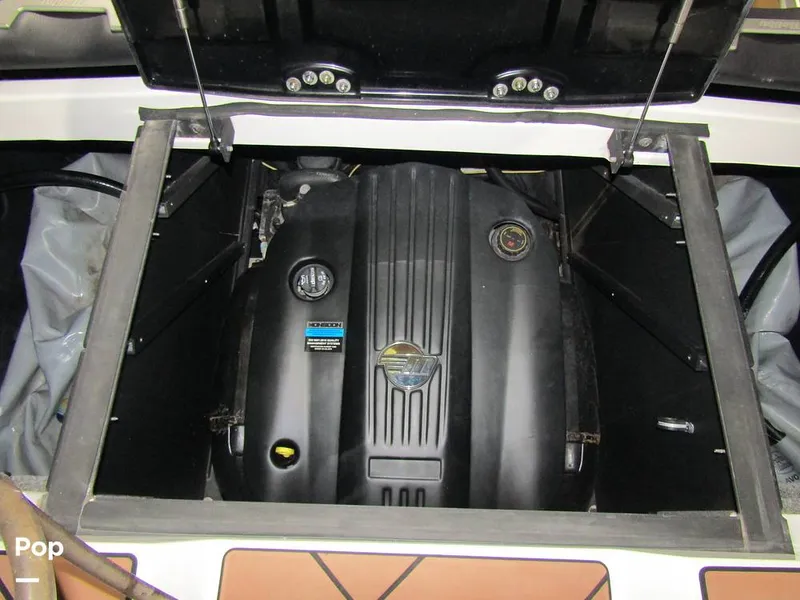 Slide: The Image of Malibu Wakesetter 25 LSV 2022 - 15969620