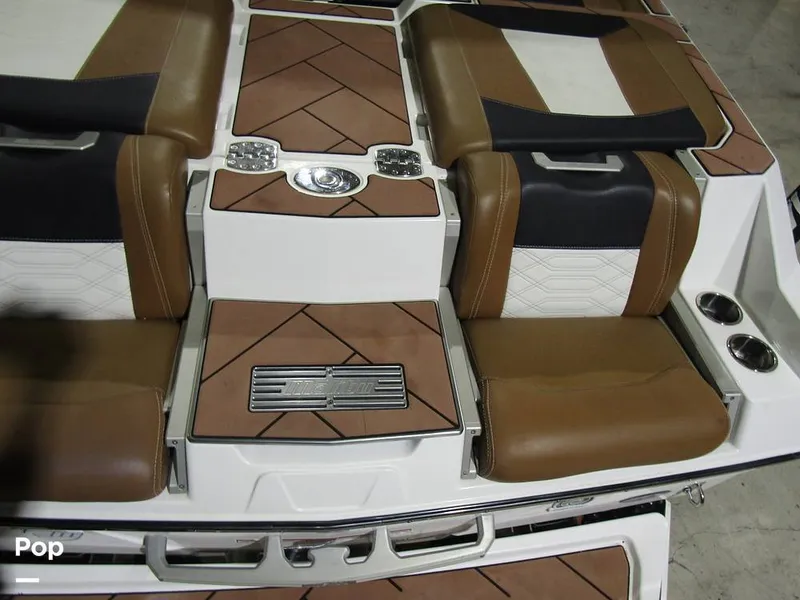 Slide: The Image of Malibu Wakesetter 25 LSV 2022 - 15969637