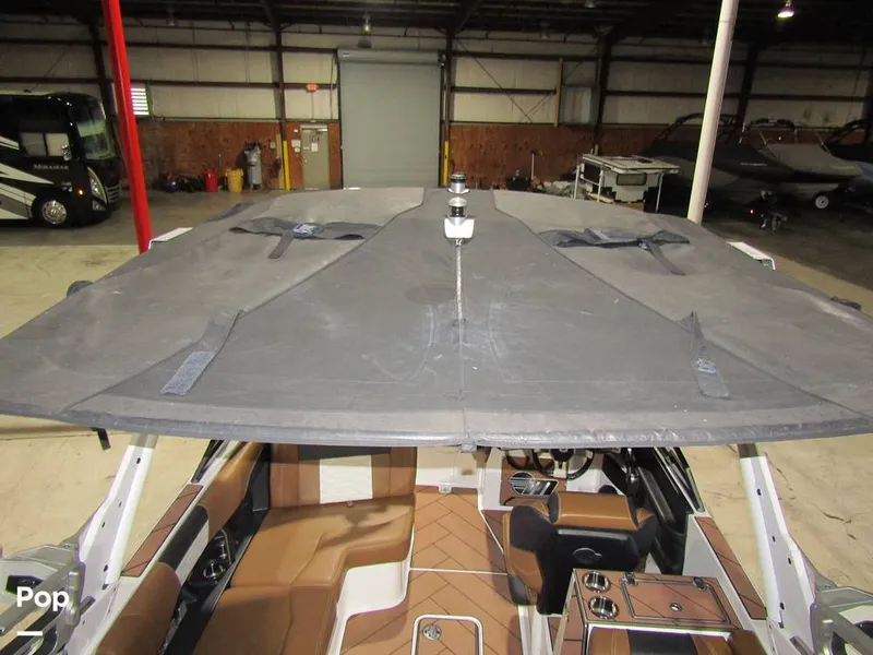 Slide: The Image of Malibu Wakesetter 25 LSV 2022 - 15969646