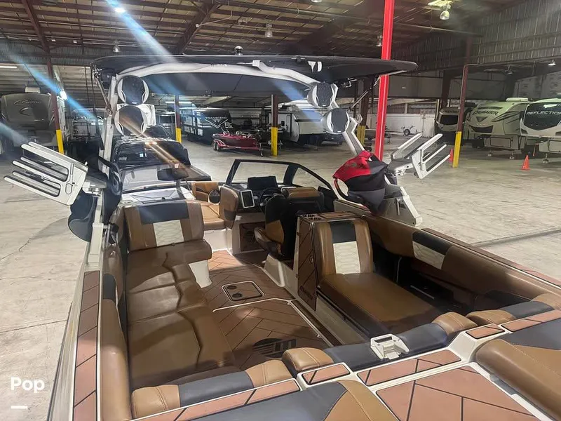 Slide: The Image of Malibu Wakesetter 25 LSV 2022 - 15905516