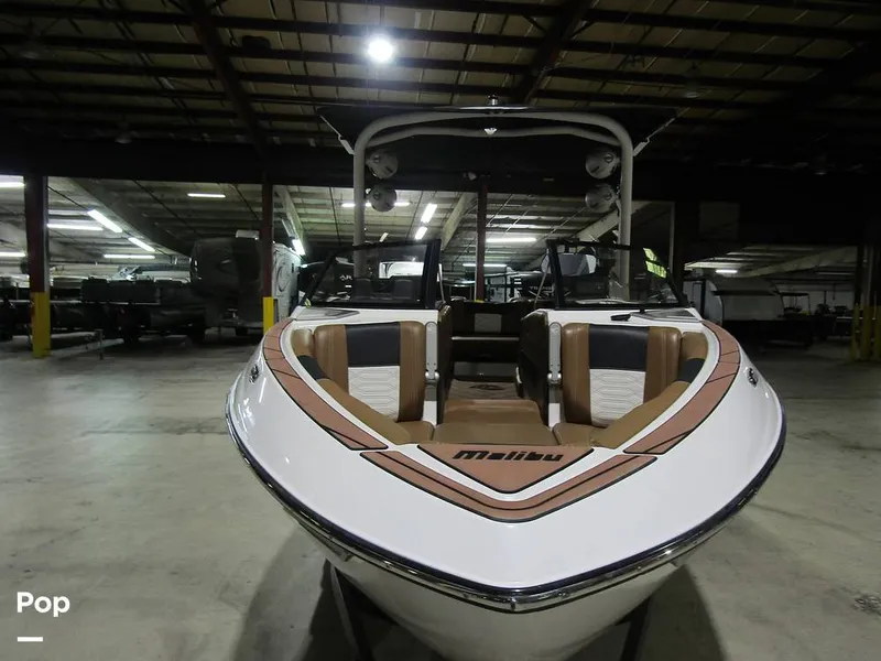 Slide: The Image of Malibu Wakesetter 25 LSV 2022 - 15969401