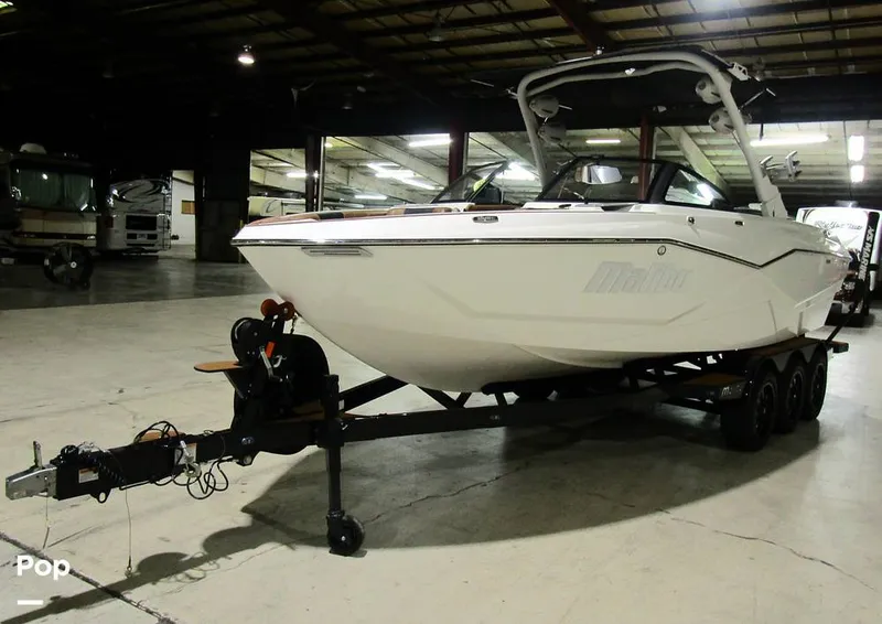 Slide: The Image of Malibu Wakesetter 25 LSV 2022 - 15969390