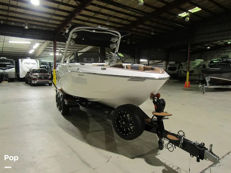 Slide: The Image of Malibu Wakesetter 25 LSV 2022 - 15969392
