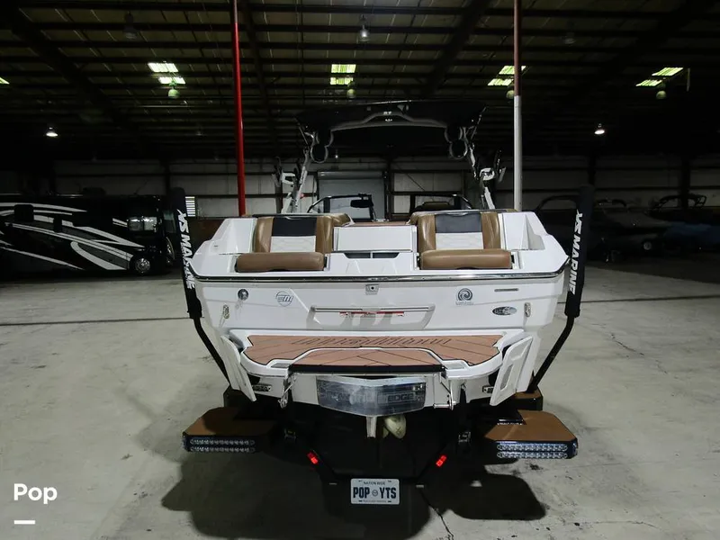 Slide: The Image of Malibu Wakesetter 25 LSV 2022 - 15969395