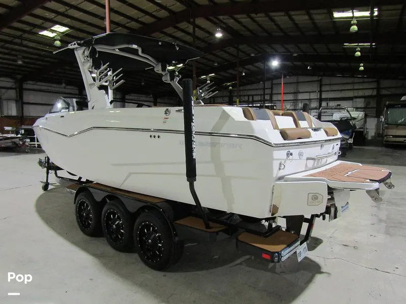 Slide: The Image of Malibu Wakesetter 25 LSV 2022 - 15969396