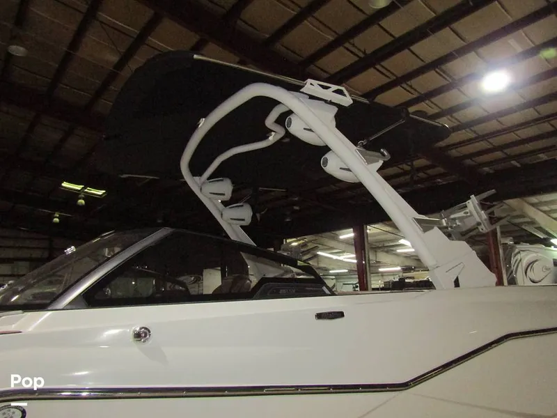 Slide: The Image of Malibu Wakesetter 25 LSV 2022 - 15969489