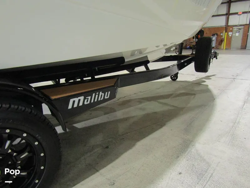 Slide: The Image of Malibu Wakesetter 25 LSV 2022 - 15969412