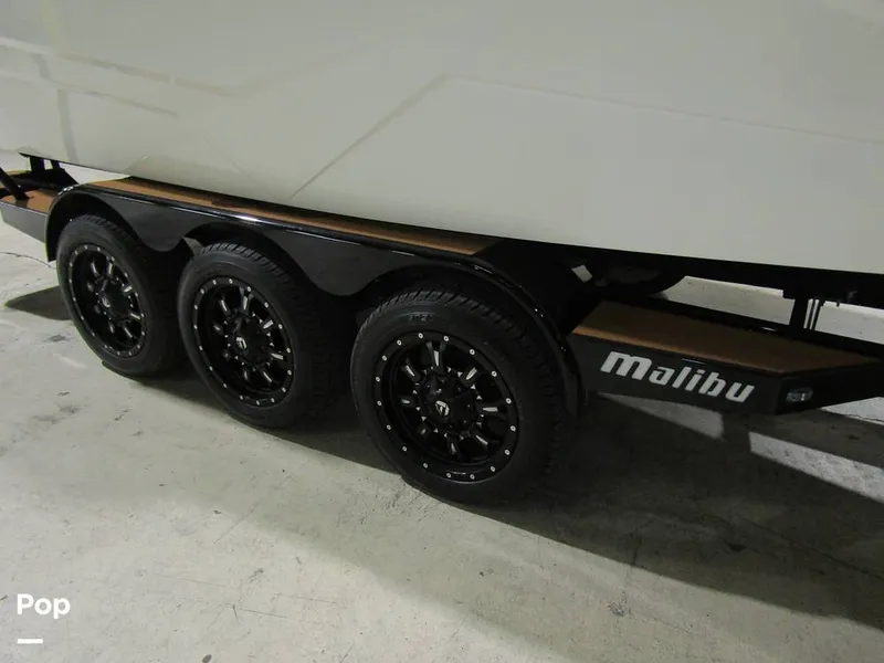 Slide: The Image of Malibu Wakesetter 25 LSV 2022 - 15969416