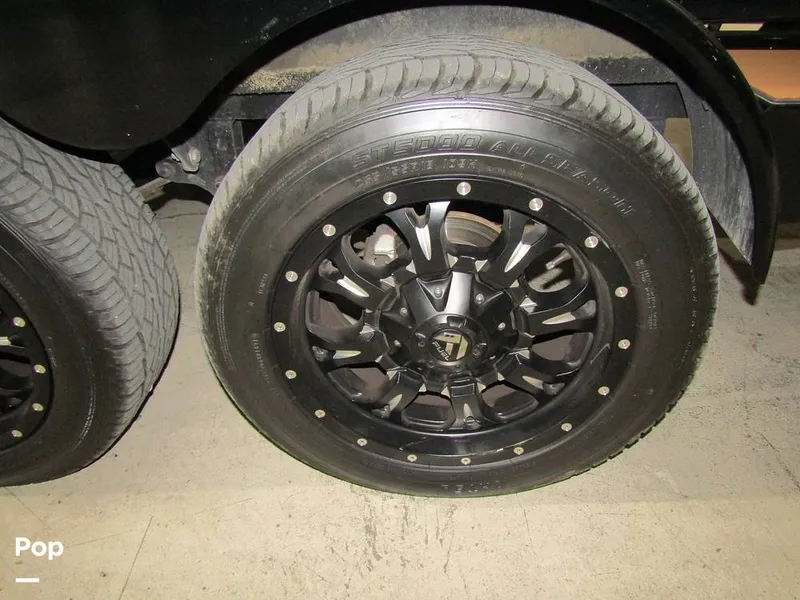 Slide: The Image of Malibu Wakesetter 25 LSV 2022 - 15969417