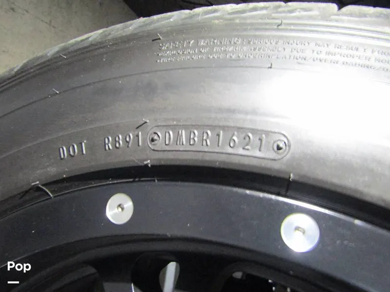 Slide: The Image of Malibu Wakesetter 25 LSV 2022 - 15969418