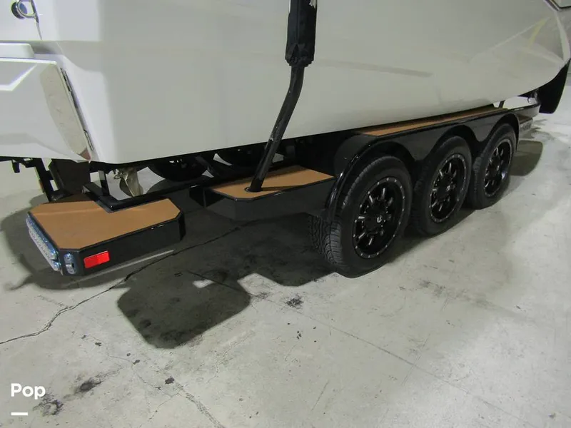 Slide: The Image of Malibu Wakesetter 25 LSV 2022 - 15969422