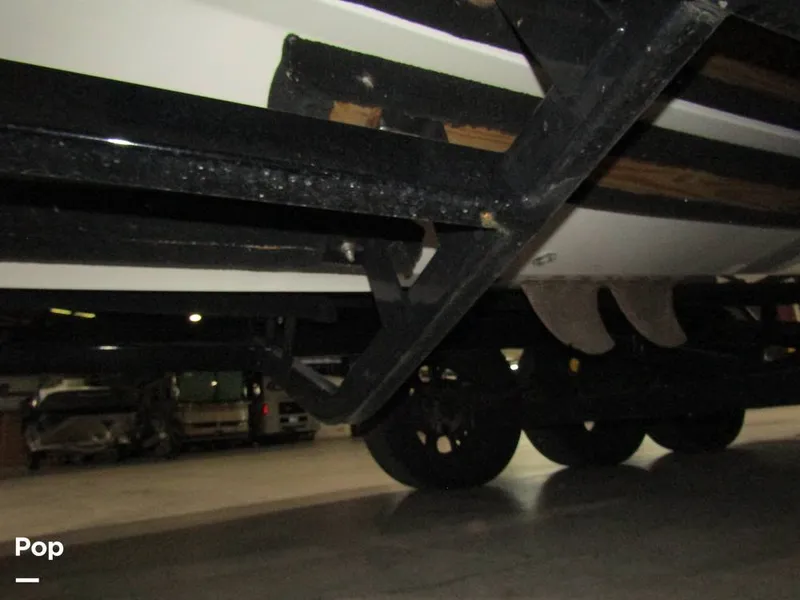 Slide: The Image of Malibu Wakesetter 25 LSV 2022 - 15969437