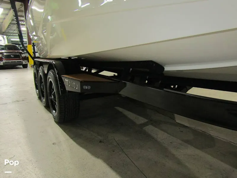 Slide: The Image of Malibu Wakesetter 25 LSV 2022 - 15969411