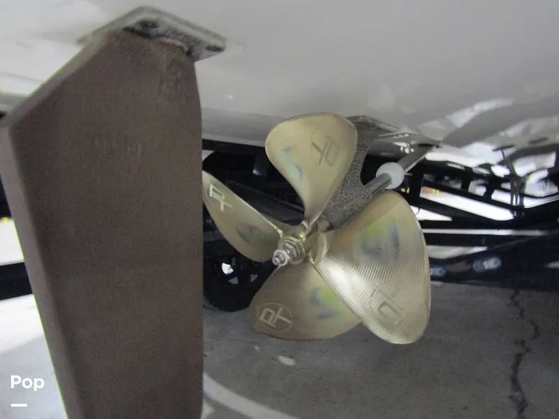 Slide: The Image of Malibu Wakesetter 25 LSV 2022 - 15969463