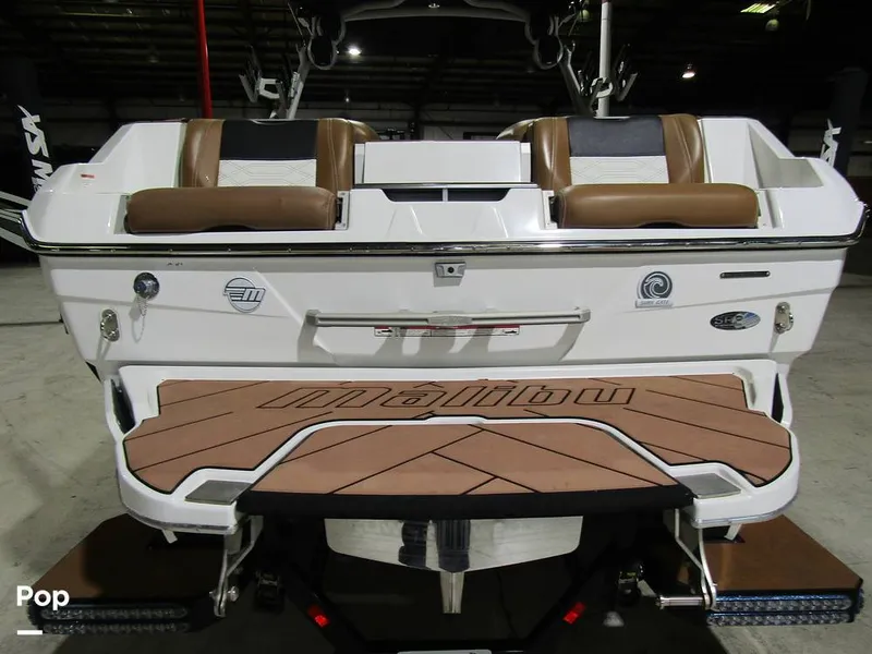 Slide: The Image of Malibu Wakesetter 25 LSV 2022 - 15969467