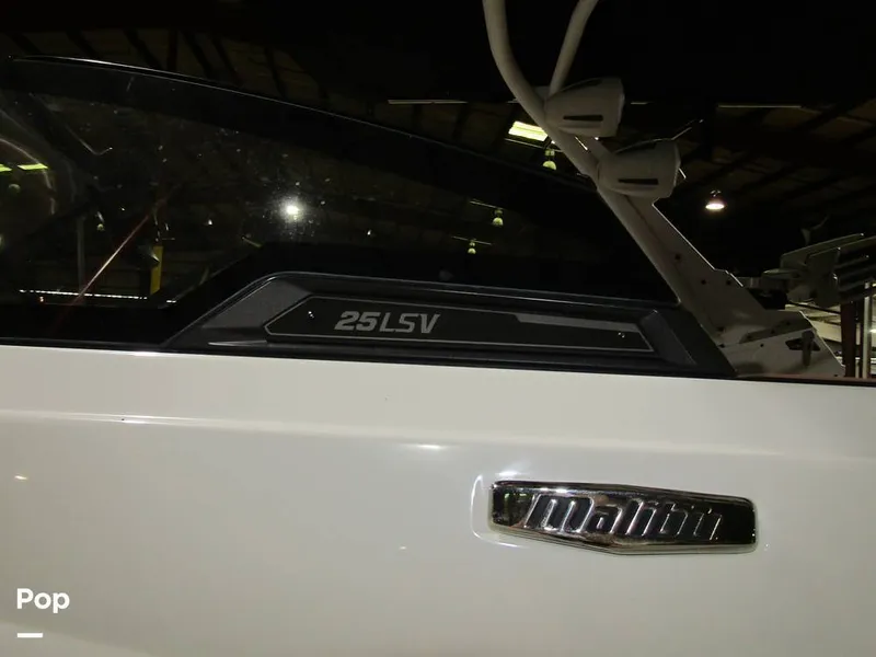 Slide: The Image of Malibu Wakesetter 25 LSV 2022 - 15969492