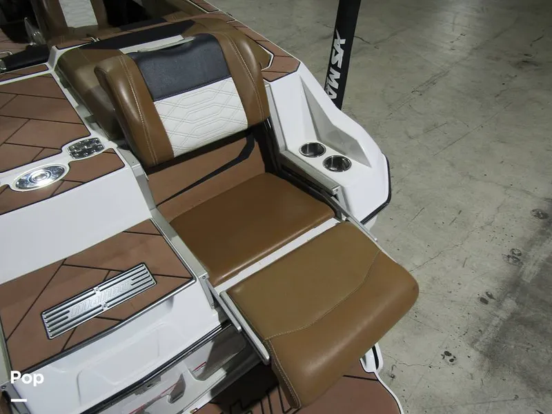 Slide: The Image of Malibu Wakesetter 25 LSV 2022 - 15969636